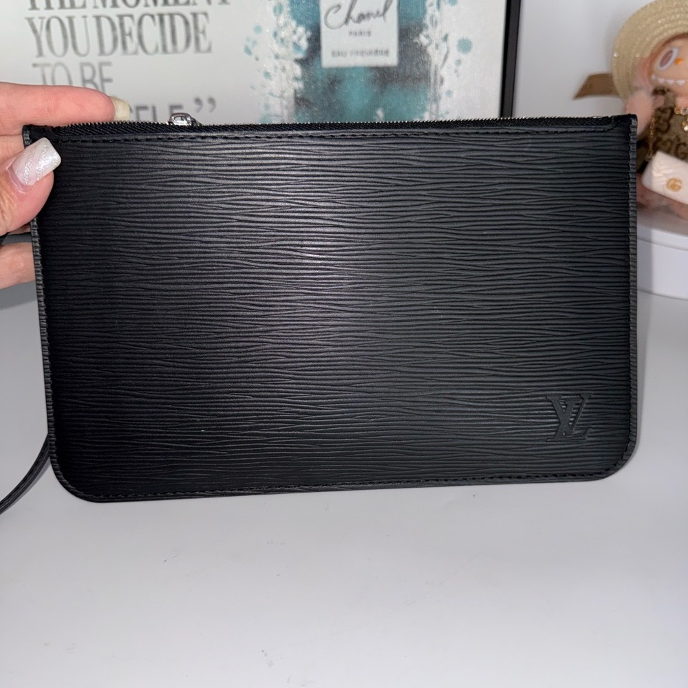 Louis Vuitton epi pouch